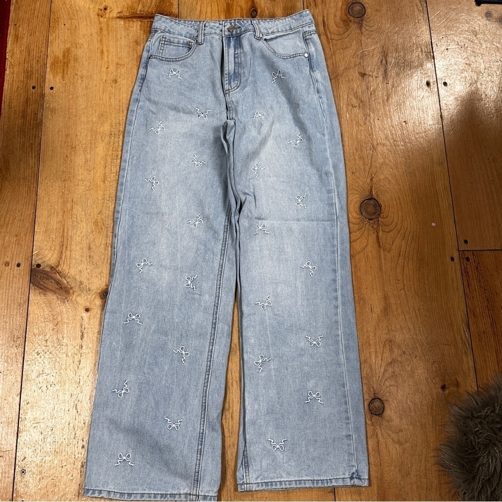 Cali 1850 Bow Embroidered Wide Leg Jeans Size 7, Light Blue, Like New!